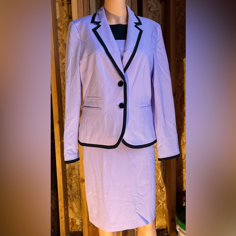 Nine West suit set, size 10, very gently worn